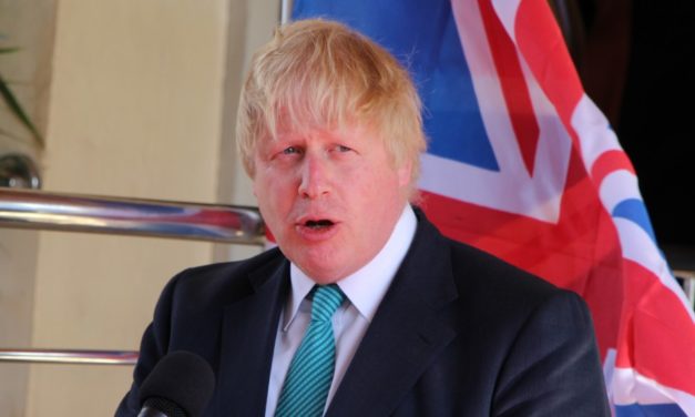 الجولات البريطانية في الخليج: “صفقات” سياسية ومالية