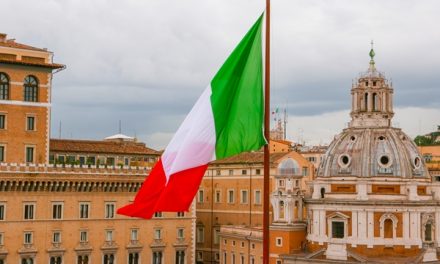 إيطاليا تتفادى الأزمة وتحافظ على منطقة اليورو