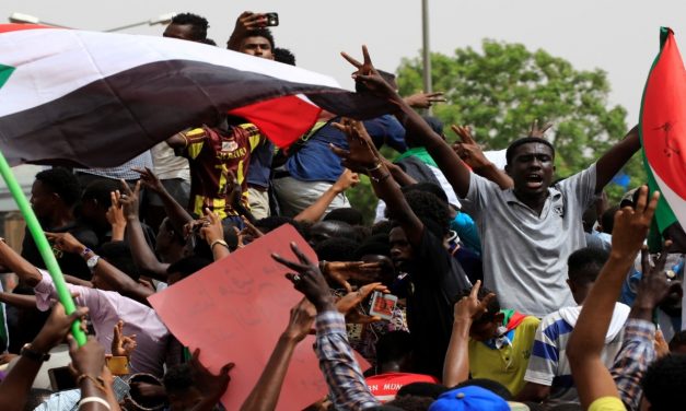 هل يوقف “الإعلان الدستوري” الإحتجاجات الشعبية السودانية؟!
