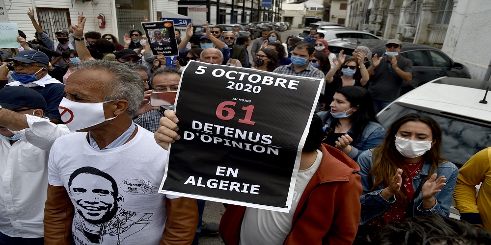 قمع للحراك والصحفيين.. بماذا سيأتي مشروع الدستور؟