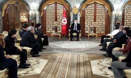 الأزمة السياسية في تونس وآفاقها المستقبلية