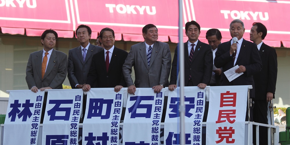 الصراعات الداخلية تهدد مستقبل الحزب الحاكم في اليابان