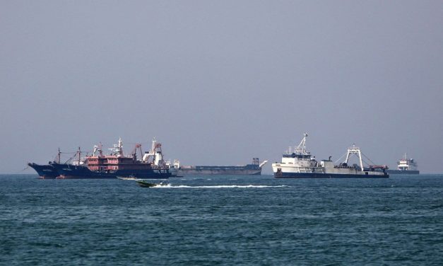 الولايات المتحدة وحلفاؤها يبحثون إنشاء مجموعة لحماية السفن في البحر الأحمر