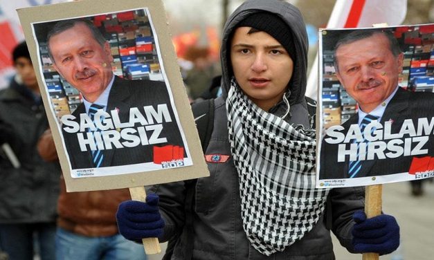 الفساد السياسي وعلاقته بانهيار الاقتصاد التركي