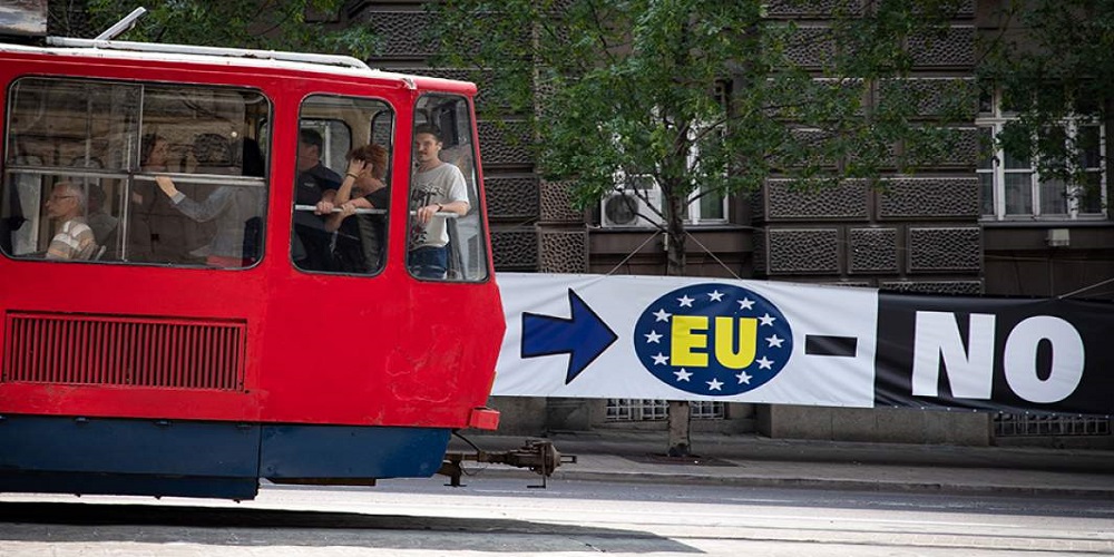 عقدة البلقان: الغرب يقود صربيا إلى الزاوية