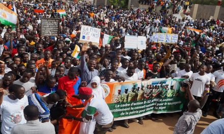 انزلاق المجموعة الاقتصادية لدول غرب إفريقيا: هل سيبدأ التدخل في النيجر؟
